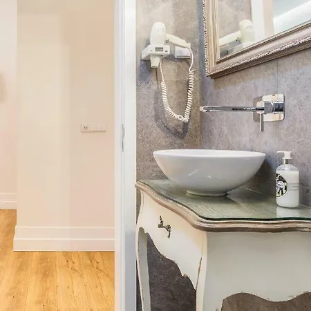 Gold 37399al And Silver 37404al Appartement Lisboa