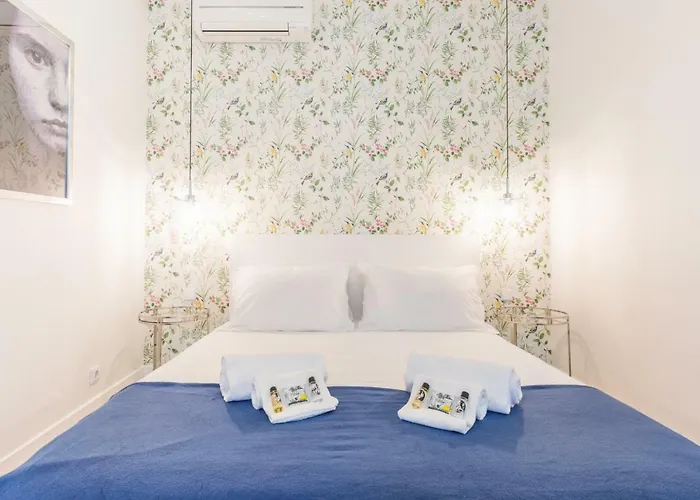 Gold 37399al And Silver 37404al Apartment *