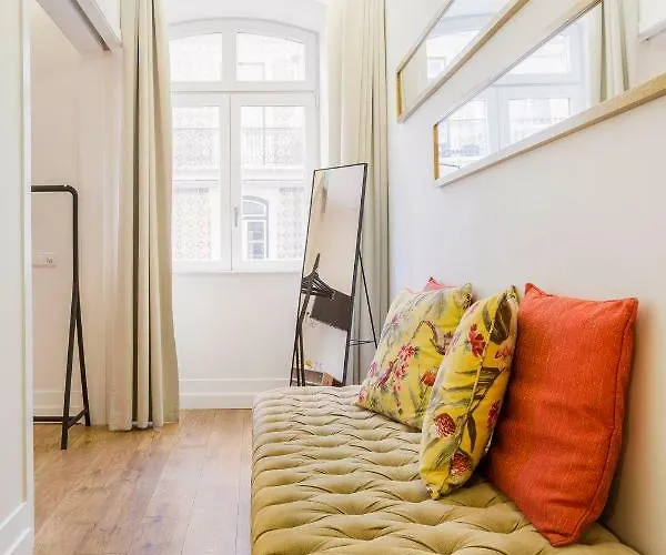 Gold 37399al And Silver 37404al شقة