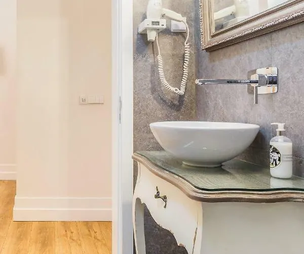 Gold 37399al And Silver 37404al شقة Lisboa