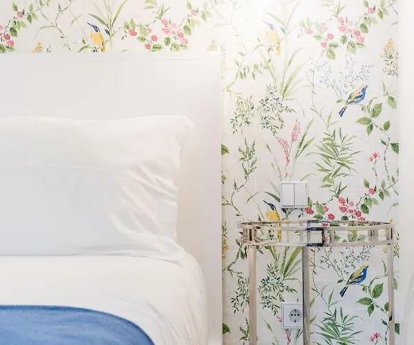 Gold 37399al And Silver 37404al شقة