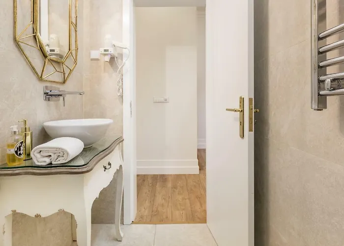 Gold 37399al And Silver 37404al شقة *