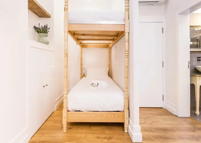 Gold 37399al And Silver 37404al شقة Lisboa